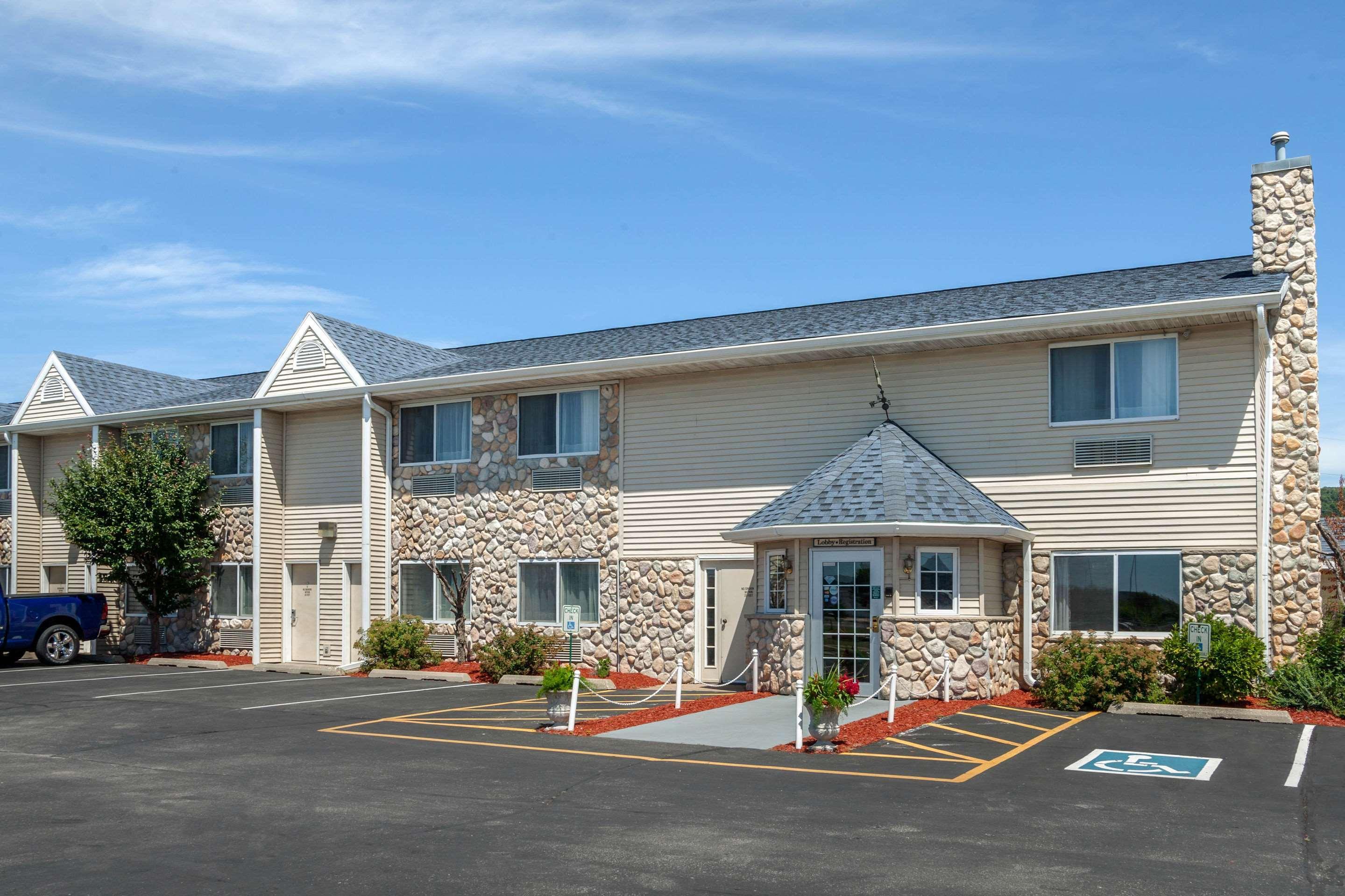 Quality Inn & Suites Prairie du Chien Exterior photo